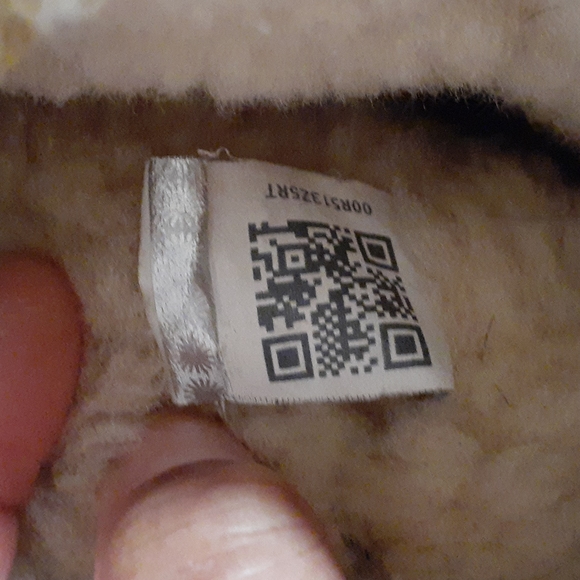 UGG - Picture 7 of 9